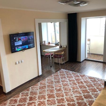 Apartment On Republic Square Ustʼ-Kamenogorsk Eksteriør bilde