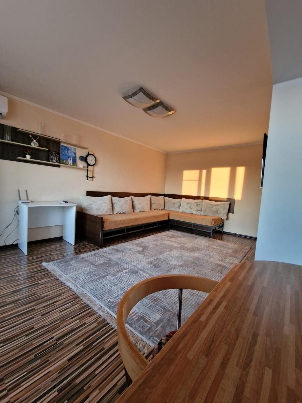 Apartment On Republic Square Ustʼ-Kamenogorsk Eksteriør bilde