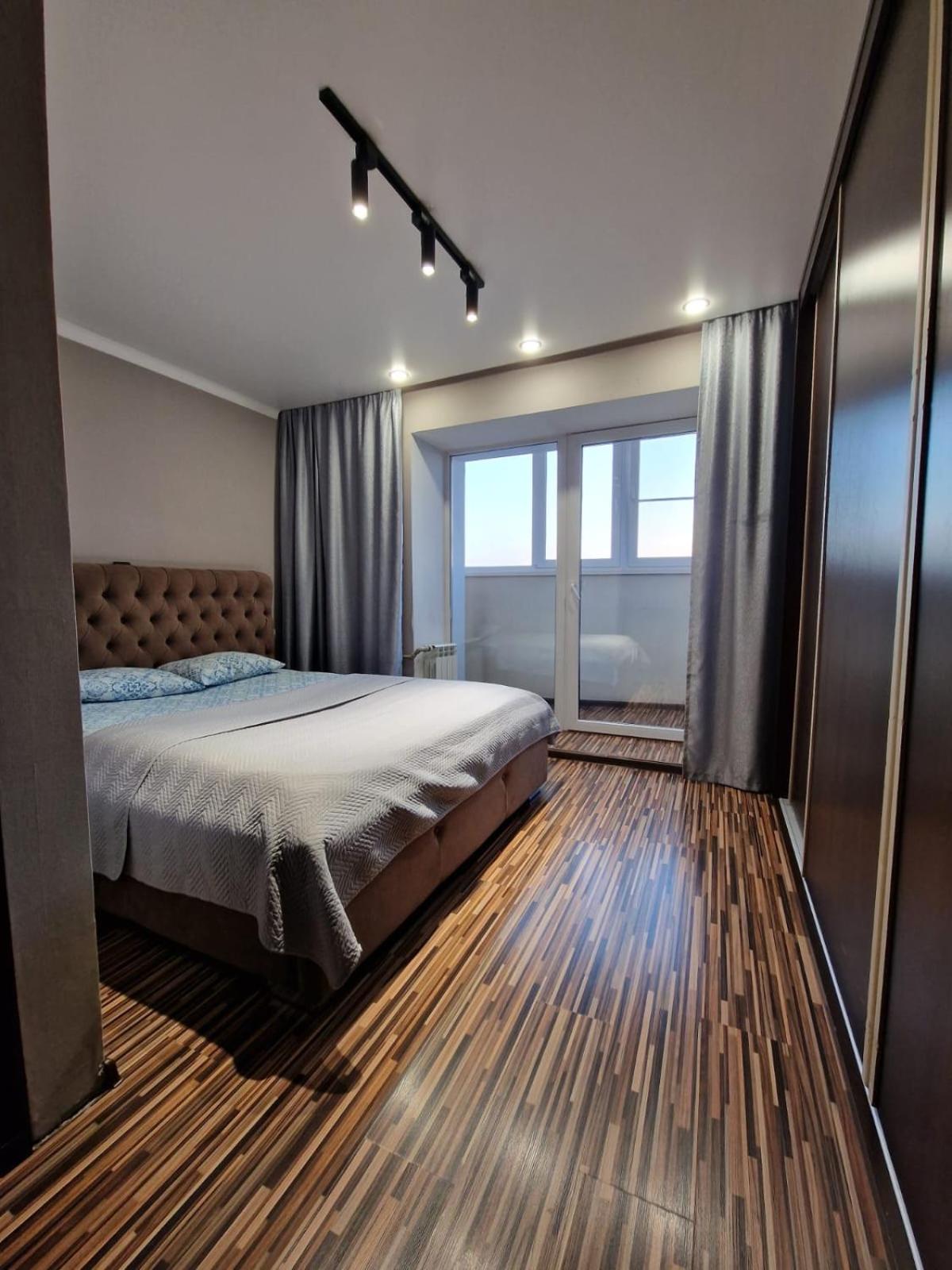 Apartment On Republic Square Ustʼ-Kamenogorsk Eksteriør bilde