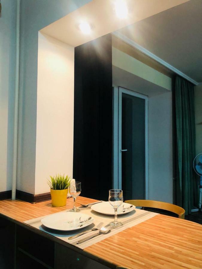 Apartment On Republic Square Ustʼ-Kamenogorsk Eksteriør bilde